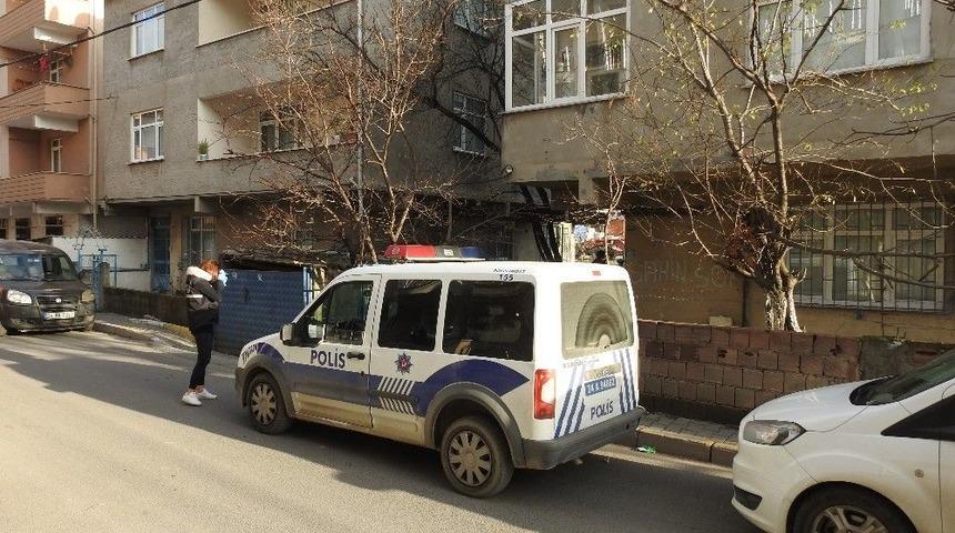 Sancaktepe&rsquo;de Bekar Evinde &Ccedil;eki&ccedil;li Dehşet: 2 &Ouml;l&uuml; 1 Yaralı