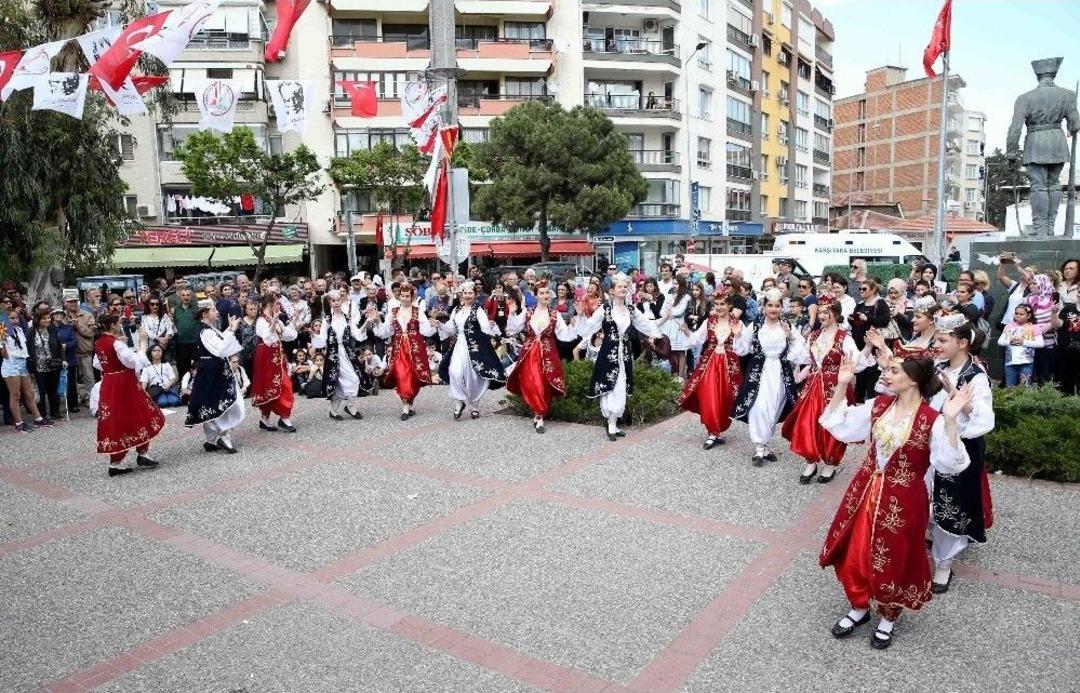 Karşıyaka&rsquo;yı 23 Nisan Coşkusu Sardı