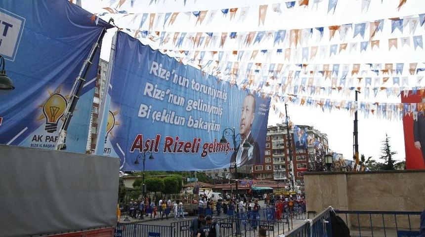 Rize&rsquo;de Akşener Ve İnce&rsquo;ye Pankartlı Yanıt