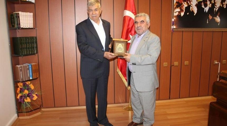 Tdv&rsquo;dan Hayırsever İşadamıne Teşekk&uuml;r Belgesi