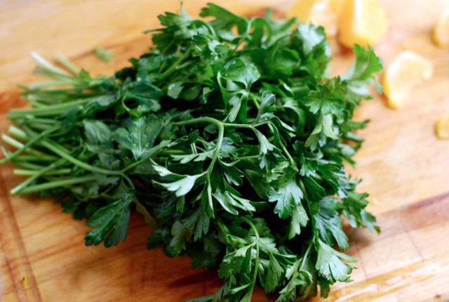 parsley-and-orange-segments-