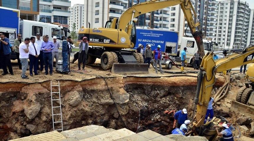 Başkan Atilla İçme Suyu Hattındaki Arızayı İnceledi