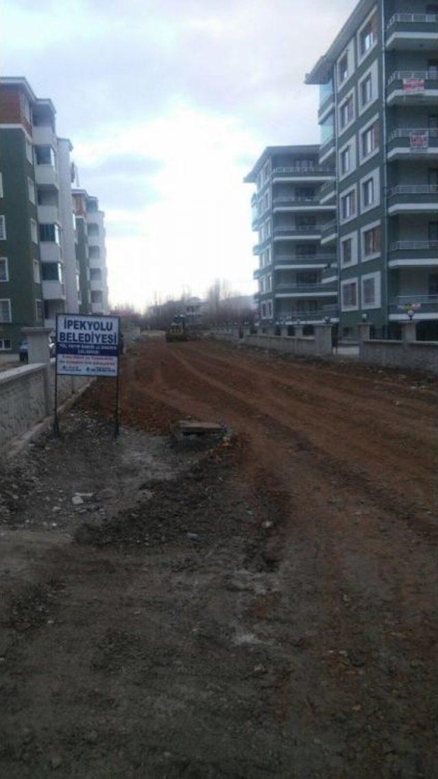 İpekyolu Belediyesinden Yol Onarım Çalışması