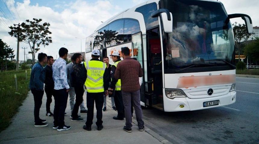 Bilet Bulamayınca Bagajda Yolculuk Ettiler
