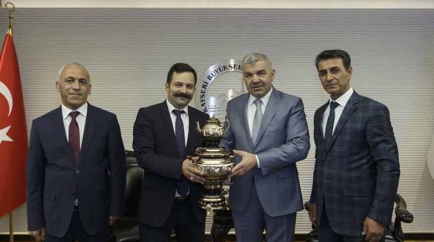 Malatya B&uuml;y&uuml;kşehir Belediyesi Daire Başkanları Başkan &Ccedil;elik&rsquo;i Ziyaret Etti