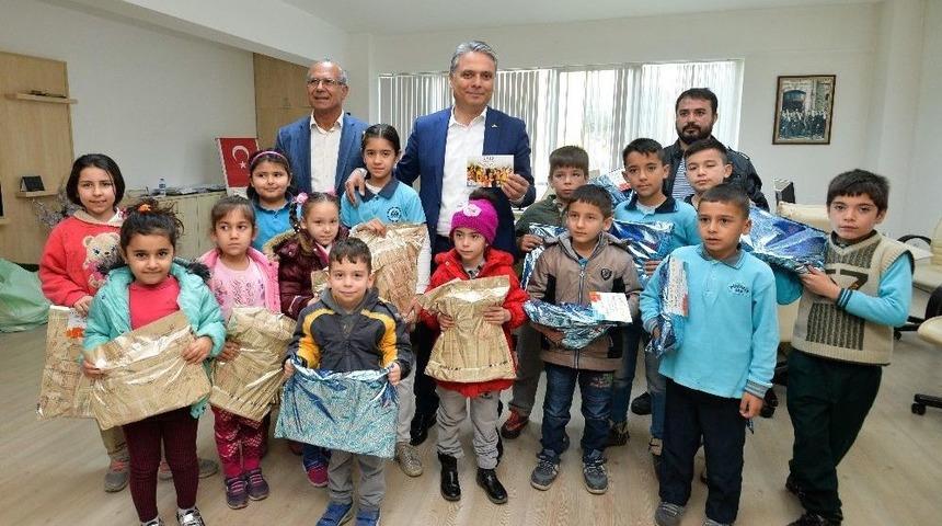 Uysal&rsquo;dan &Ccedil;ocuklara 2018 Hediyesi