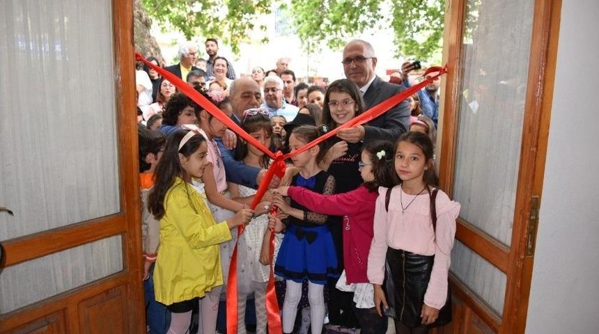 Minik Ressamlardan 23 Nisan Sergisi