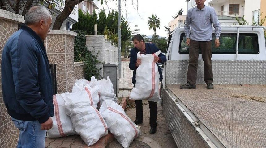 Briket Yakıtlar İhtiya&ccedil; Sahiplerine Dağıtılıyor
