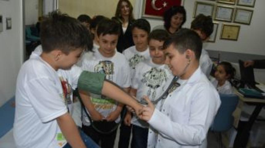 Minik Doktorlar İş Başında