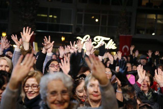 Konak’ta Yeni Yıl Kutlamaları Erken Başladı