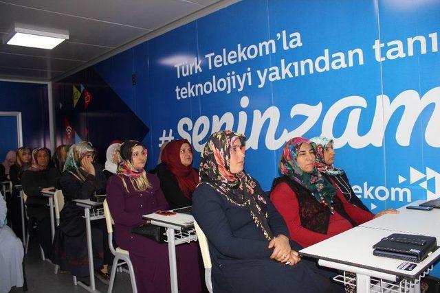 Türk Telekom Teknoloji Seferberliği Projesi Adıyaman’da Kadınlarla Buluştu