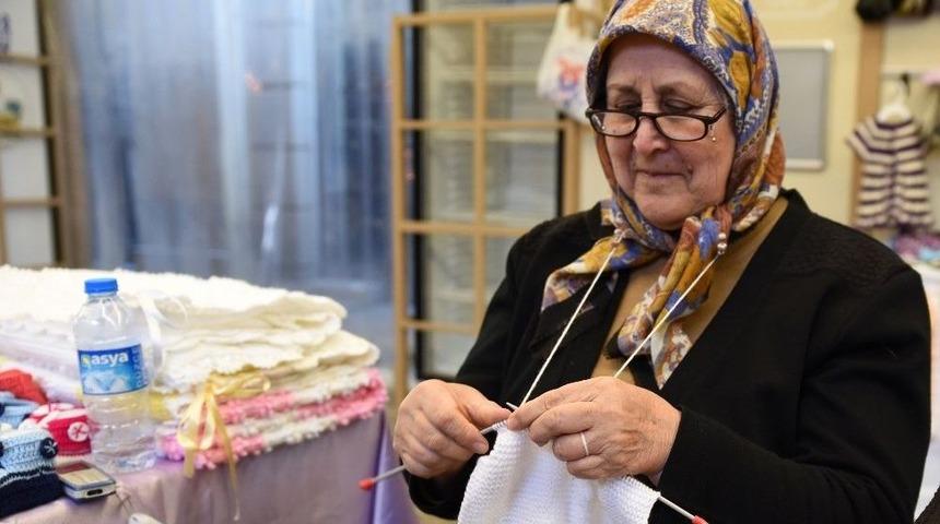 Hanımeli Sokağı Vatandaşların Uğrak Noktası Oldu