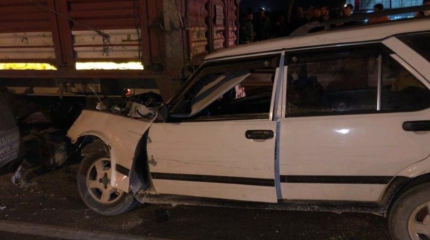 Tıra &Ccedil;arpan Otomobilde Sıkışarak Hayatını Kaybetti