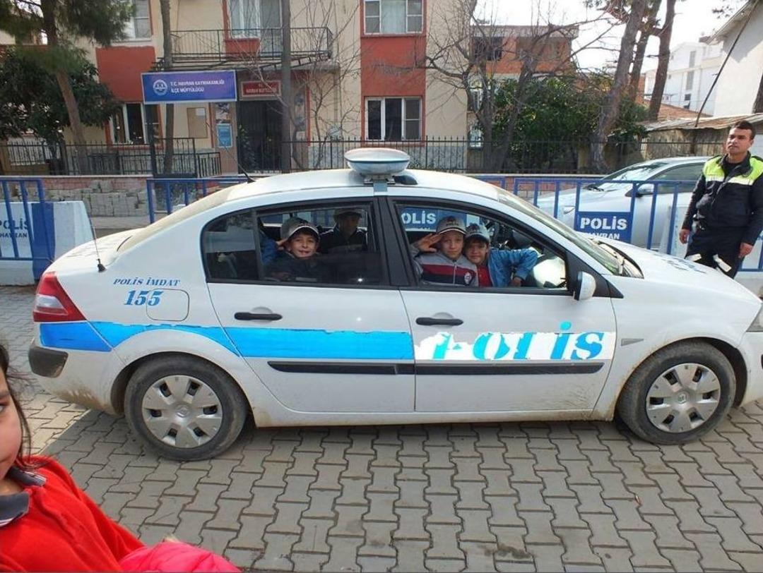 &Ouml;ğrencilerden Polise Ziyaret