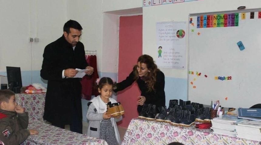 Hayırsever Kadından, &Ouml;ğrencilere Bot Yardımı