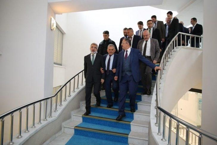 Bakan Özhaseki, Başkan Büyükkılıç’ı Makamında Ziyaret Etti G1