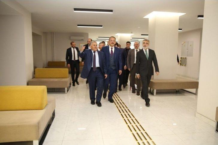 Bakan Özhaseki, Başkan Büyükkılıç’ı Makamında Ziyaret Etti G2