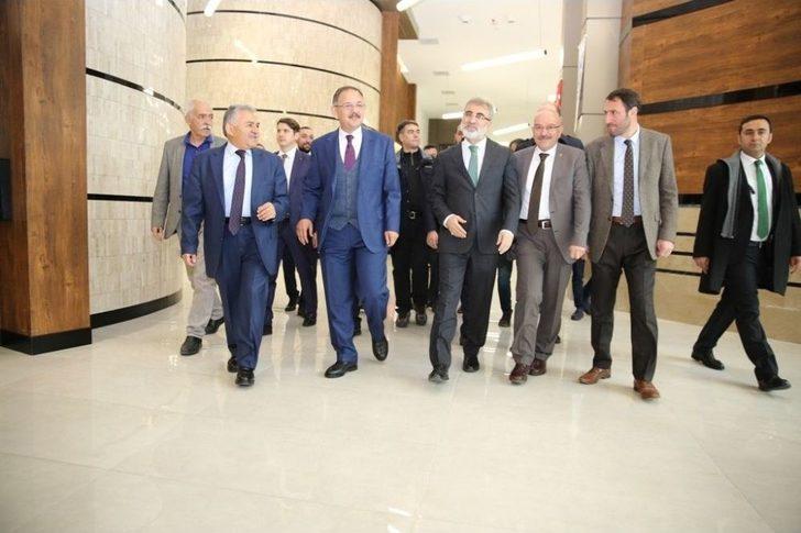 Bakan Özhaseki, Başkan Büyükkılıç’ı Makamında Ziyaret Etti G3