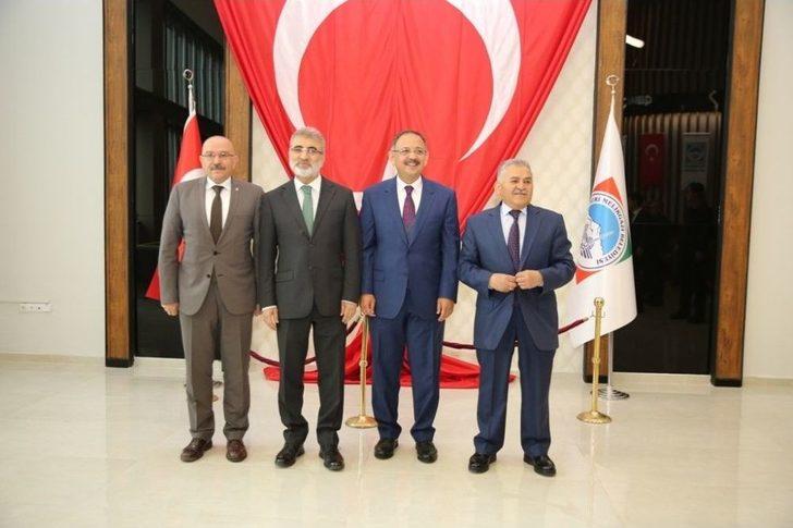 Bakan Özhaseki, Başkan Büyükkılıç’ı Makamında Ziyaret Etti G4