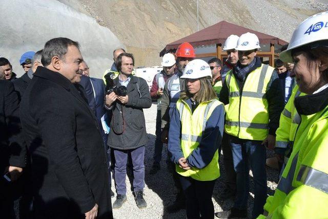 Bakan Eroğlu, Çetin Barajı’nda İncelemelerde Bulundu