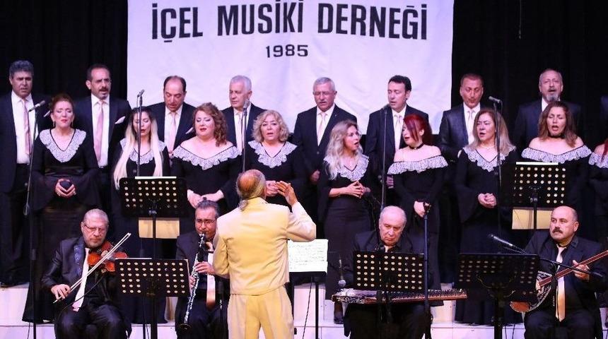 Mersin&rsquo;de Sadettin Kaynak Şarkıları Seslendirildi