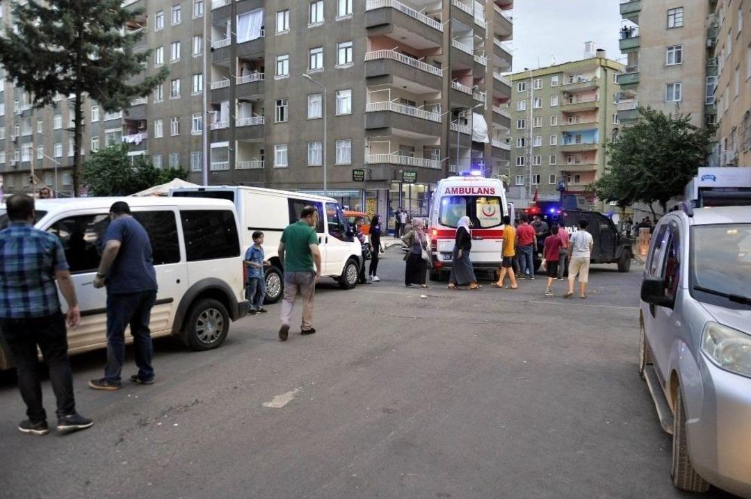 Diyarbakır&rsquo;da Silahlı Kavga: 3 Yaralı