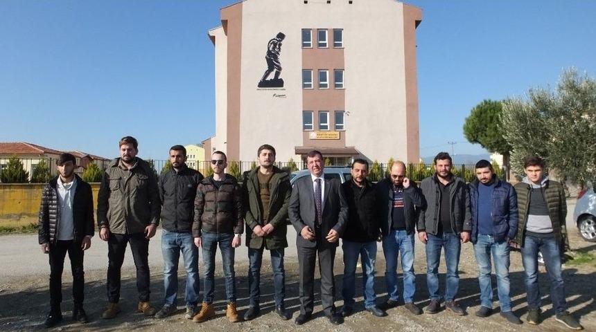 Burhaniye&rsquo;de Chp&rsquo;li Gen&ccedil;lerden Anlamlı Hediye