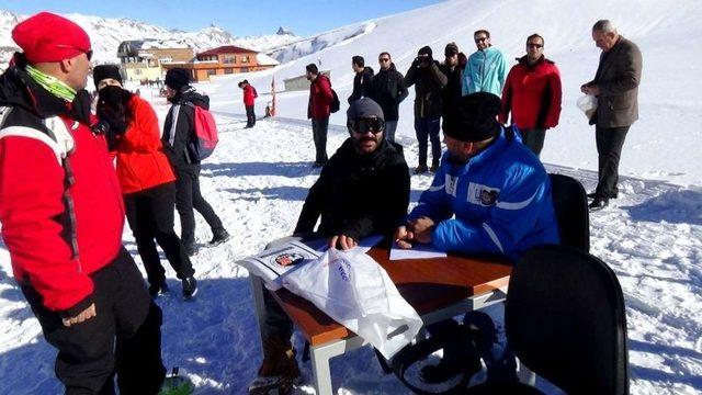 Hakkari’de Okullar Arası Kayak Yarışması