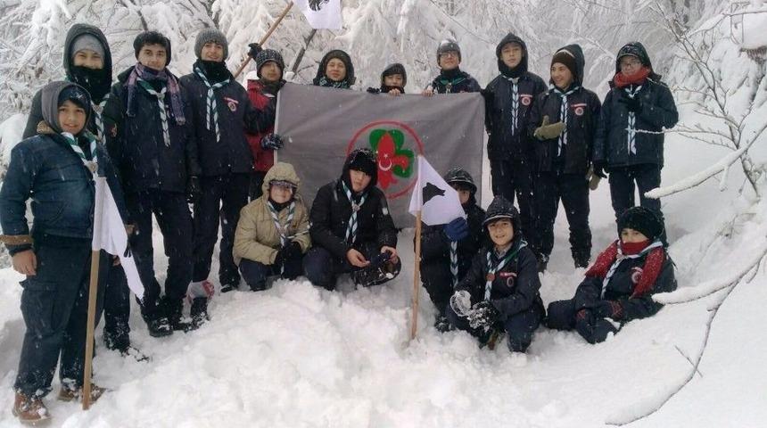 İzmitli &Ccedil;ocuklar Kar Altında Kamp Yaptılar