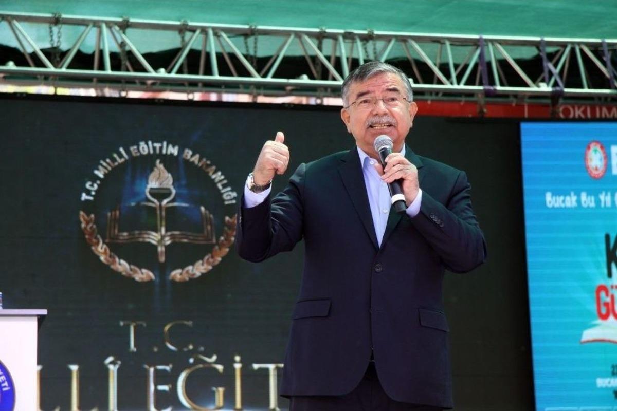 Bakan Yılmaz&rsquo;dan &Ouml;ğrencilere Bilgisayar M&uuml;jdesi