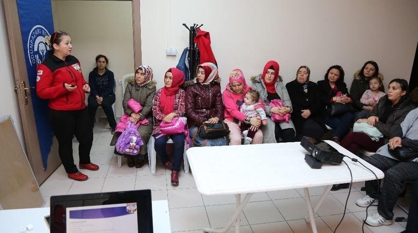 Akut Ev Kazalarına Karşı Kadınları Bilgilendirdi