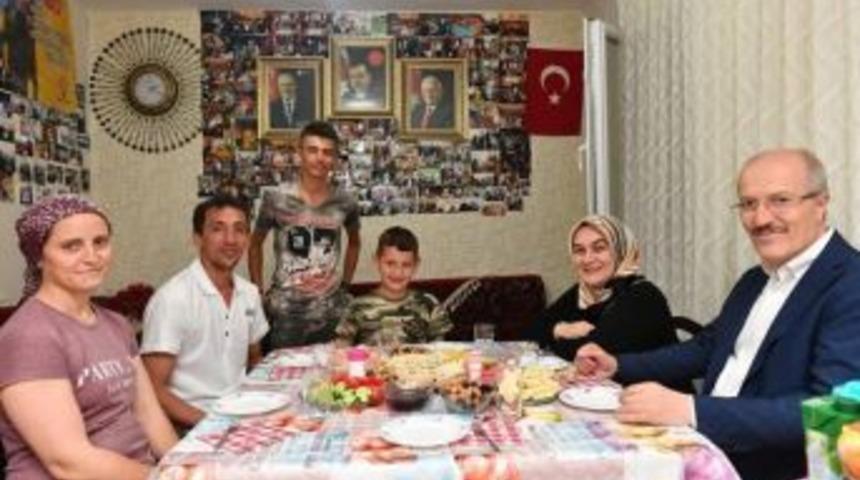 Başkan Kafaoğlu&rsquo;ndan Otizmli Arda&rsquo;ya Sahur Ziyareti