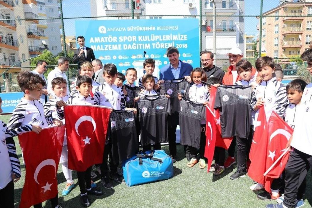 150 Amat&ouml;r Spor Kul&uuml;b&uuml;ne Malzeme Yardımı