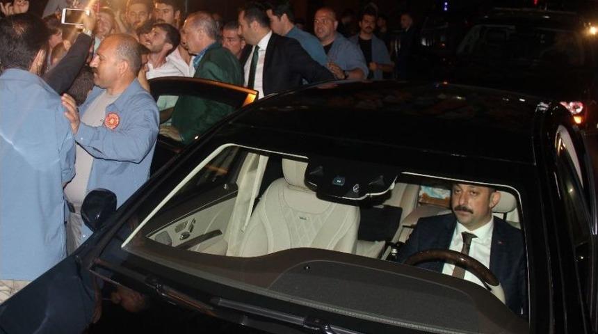 Cumhurbaşkanı Recep Tayyip Erdoğan Baba Ocağı G&uuml;neysu&rsquo;dan Sevgi Seli İle Uğurlandı