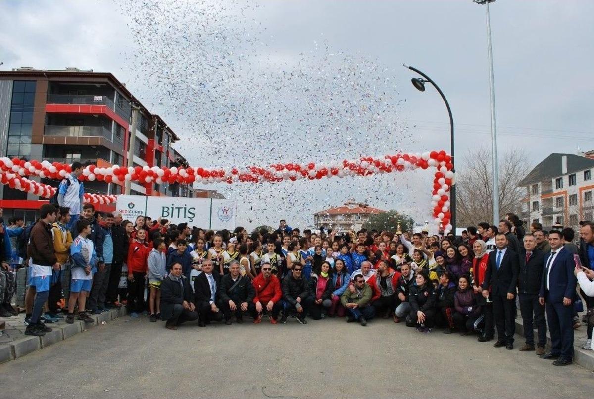 Salihli Ve Sarıg&ouml;l&rsquo;de &Ouml;ğrenciler Atat&uuml;rk İ&ccedil;in Koştu