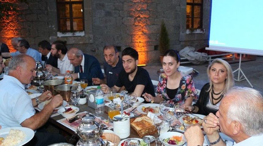 Basın Mensuplarını İftarda Ağırladılar