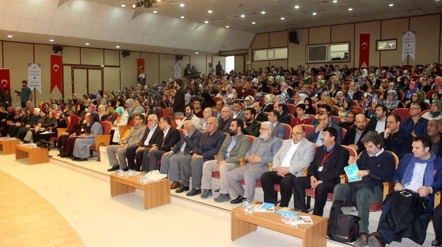 Van&rsquo;da &ldquo;değerler Ve Desenler&rdquo; Sempozyumu Başladı