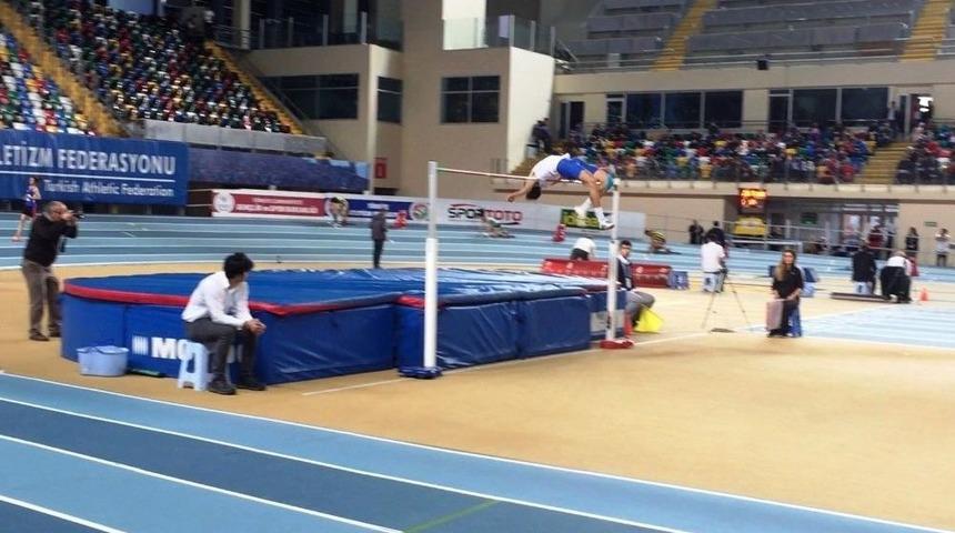 Bakan Bak, Aydınlı Sporcu Ve Antren&ouml;r&uuml;n&uuml; Kutladı