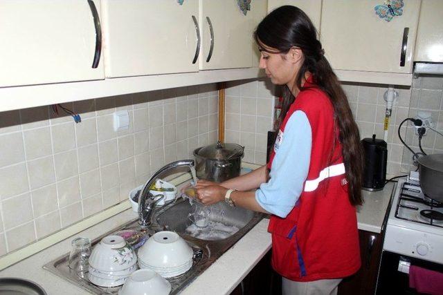 Gençler Ahıska Türkü Ailelerin İftar Sofrasına Ortak Oldu