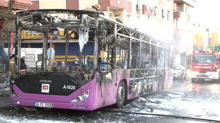 &Ouml;zel Halk Otob&uuml;s&uuml; Alev Alev Yandı