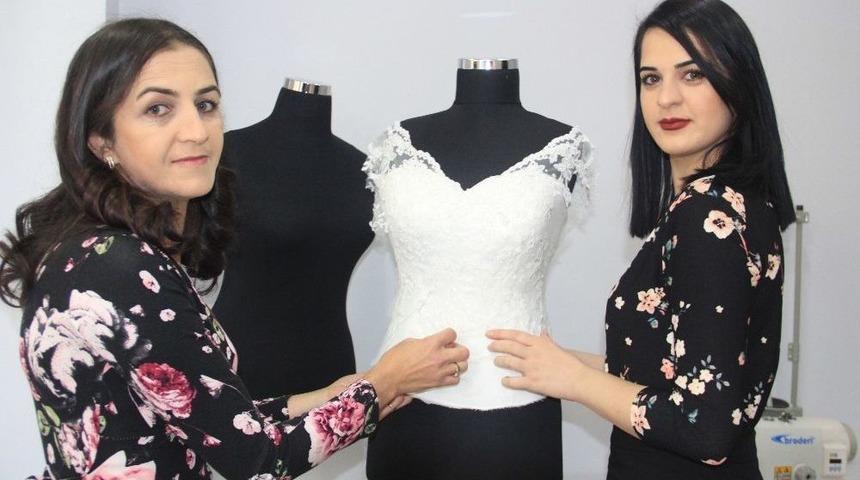 Antalyalı Moda Tasarımcısı Hakkari&rsquo;de İşyeri A&ccedil;tı