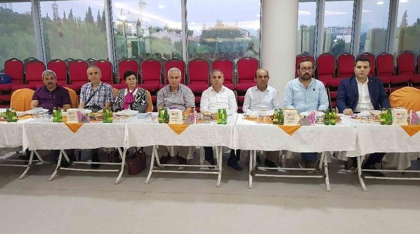 G&ouml;rdes&rsquo;te Şehit Aileleri Ve Gazilere İftar Yemeği