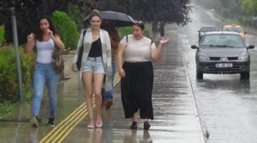 Turizmin Başkenti Antalya&rsquo;da Bayramda Yağmur S&uuml;rprizi Yaşanacak