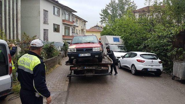 Bartın’da Trafik Kurallarına Uymayan Araçlar Çekici İle Kaldırılıyor