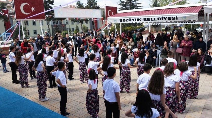 Boz&uuml;y&uuml;k&rsquo;te &Ccedil;ocuk Olmak Başka G&uuml;zel