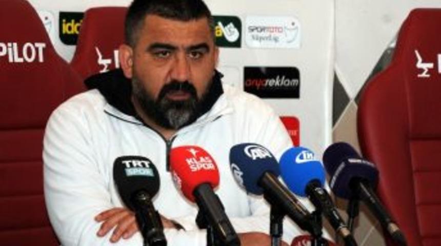 &Uuml;mit &Ouml;zat: &ldquo;sokaktan 11 Tane Adam Toplasak Belki &Ccedil;ok Daha Farklı Olurdu&rdquo;