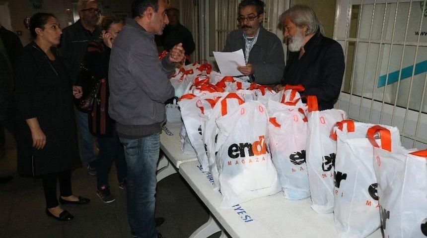 Adana&rsquo;da 100 Engelliye Kıyafet Yardımı