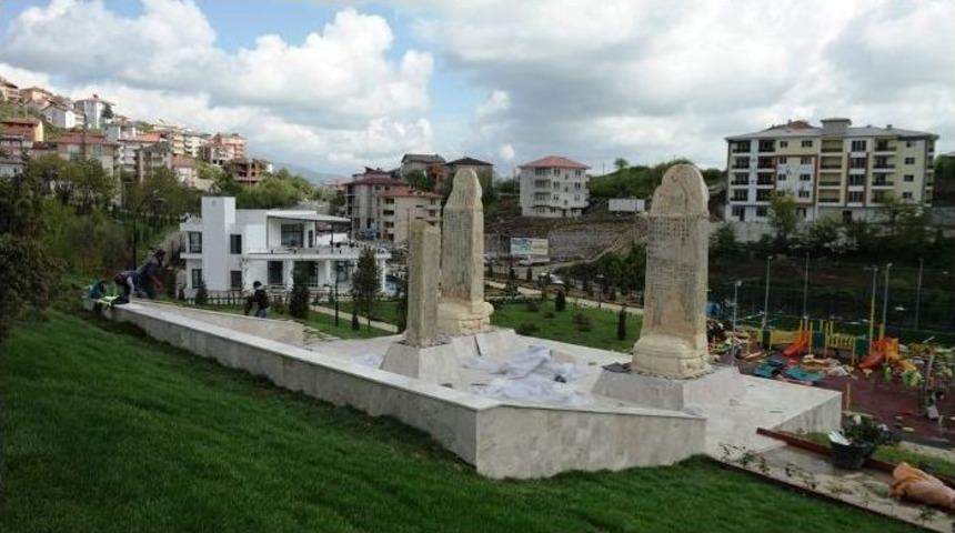 Tonyukuk, K&uuml;ltigin Ve Bilge Kağan Anıtlarının Heykelleri Yerleştirildi