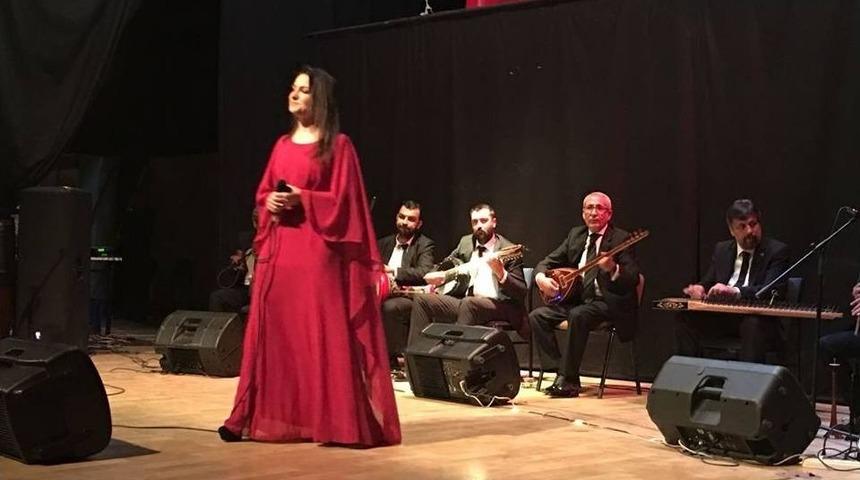 Tatvan&rsquo;da &ldquo;t&uuml;rk Halk M&uuml;ziği&rdquo; Konseri D&uuml;zenlendi