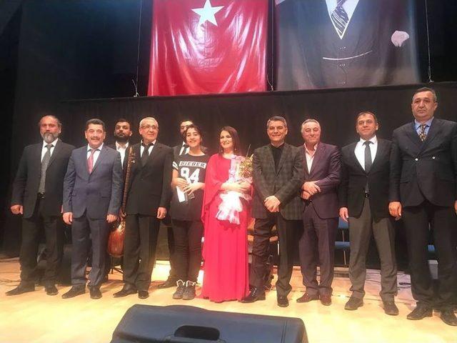 Tatvan’da “türk Halk Müziği” Konseri Düzenlendi